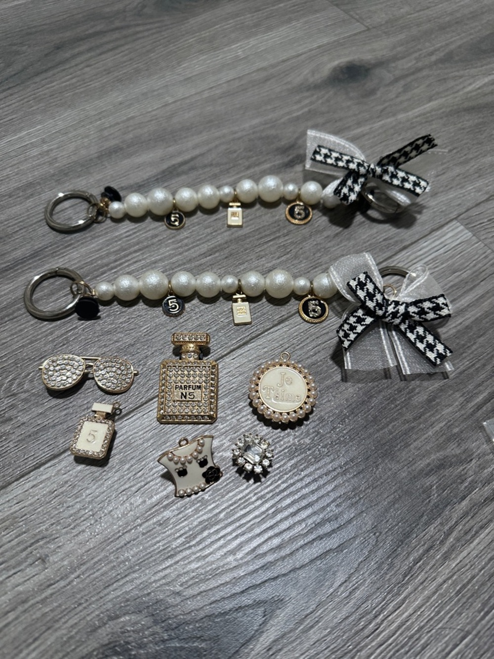 Pearl Bead and Bow Croc Accessories - White